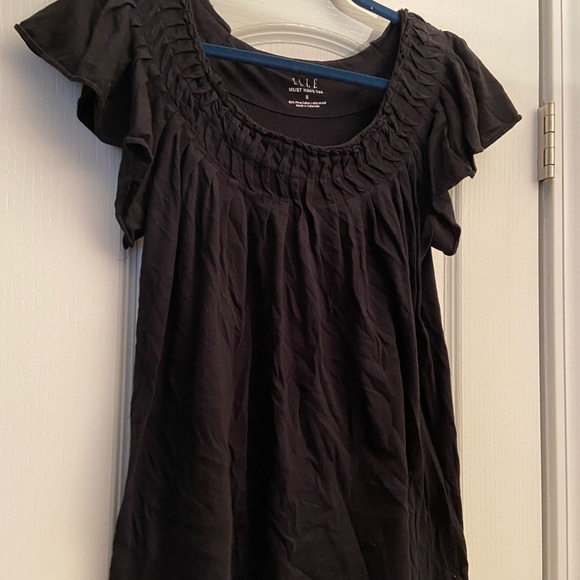 Black Elle size small sleeveless flowy shirt - Picture 2 of 2